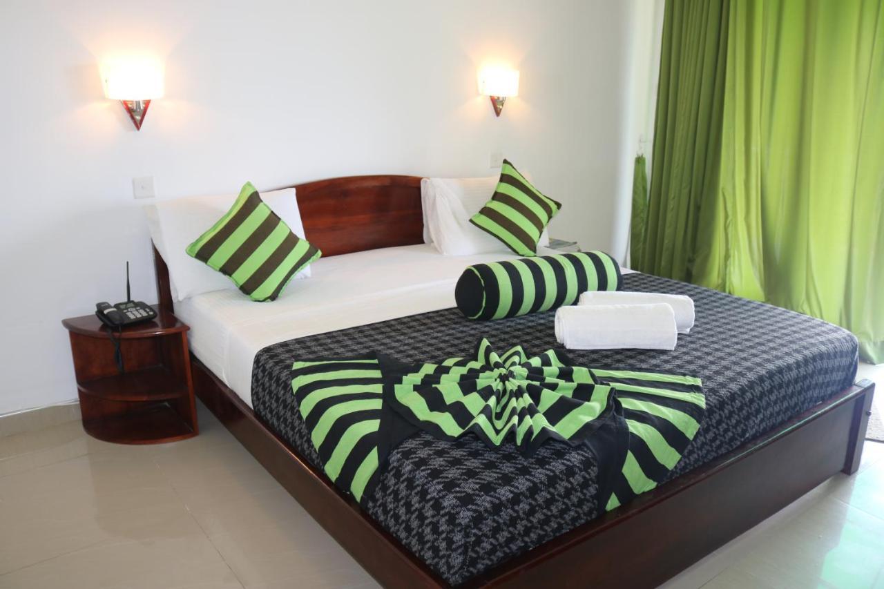 Hotel Ella'S Edge Bagian luar foto