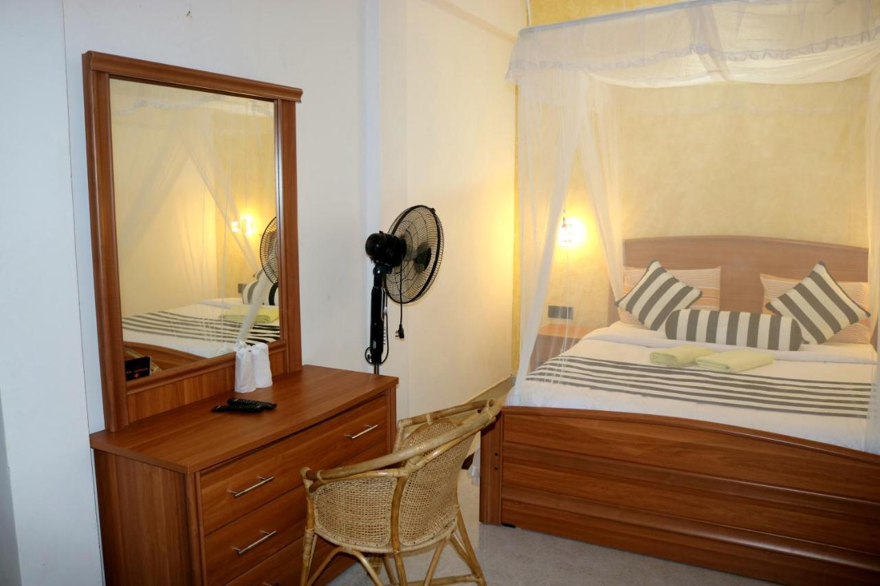 Hotel Ella'S Edge Bagian luar foto