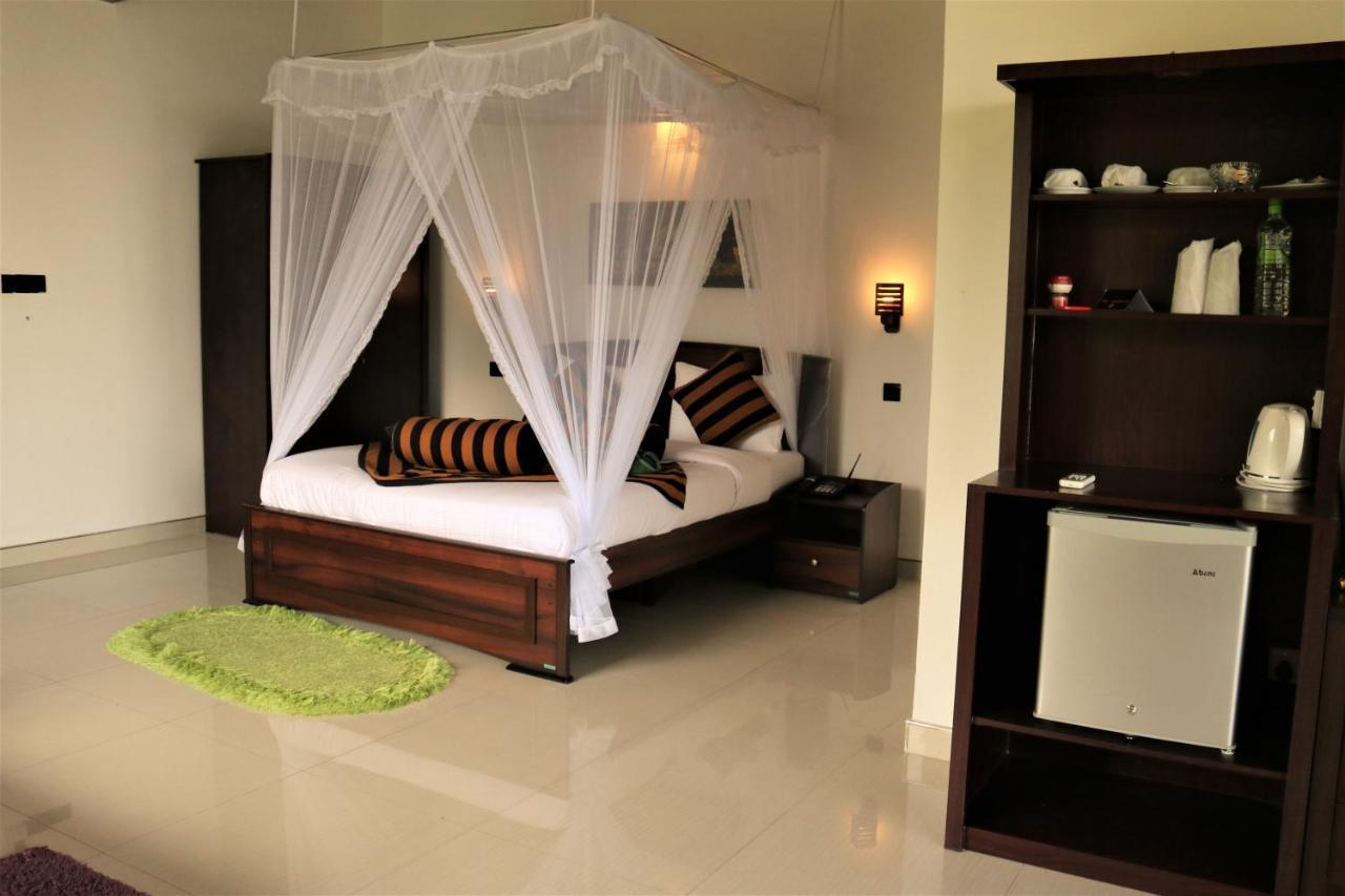 Hotel Ella'S Edge Bagian luar foto