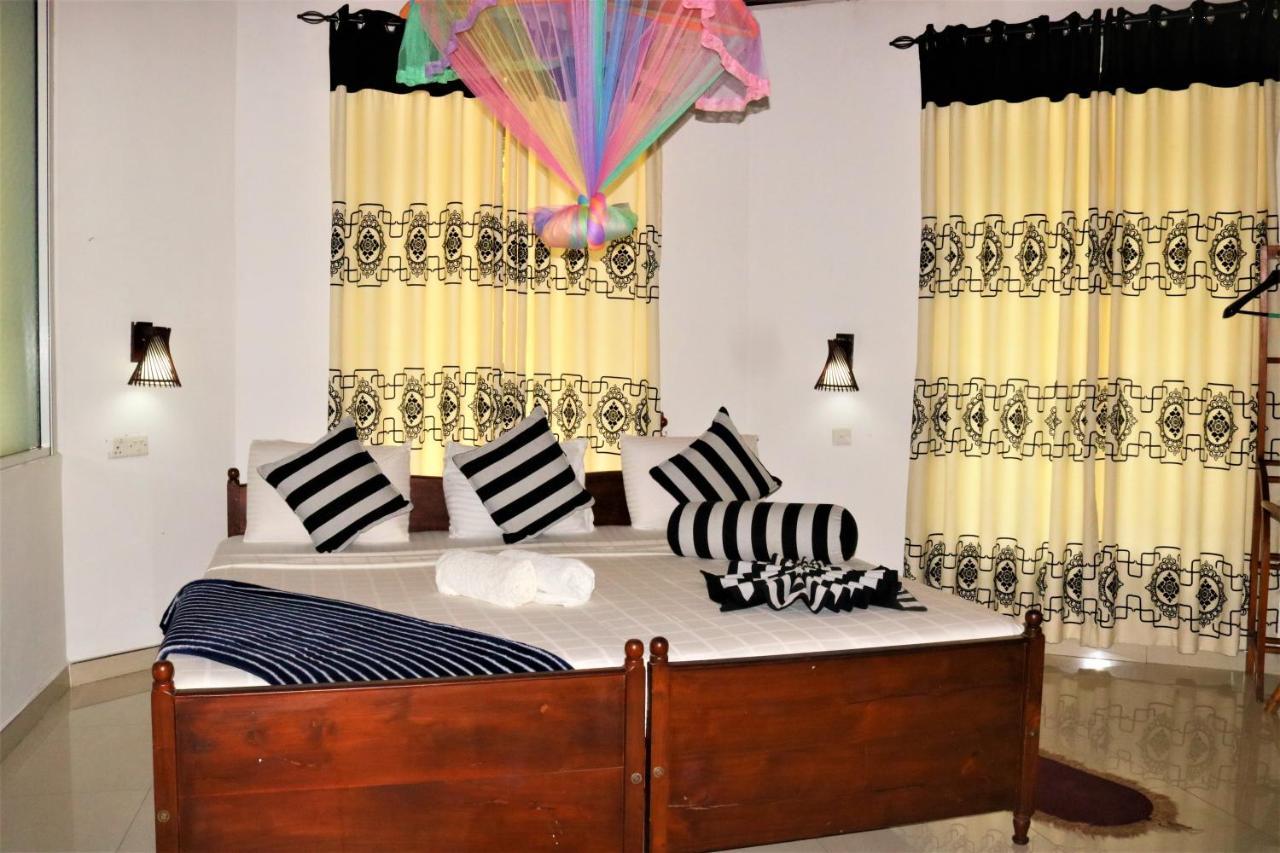 Hotel Ella'S Edge Bagian luar foto