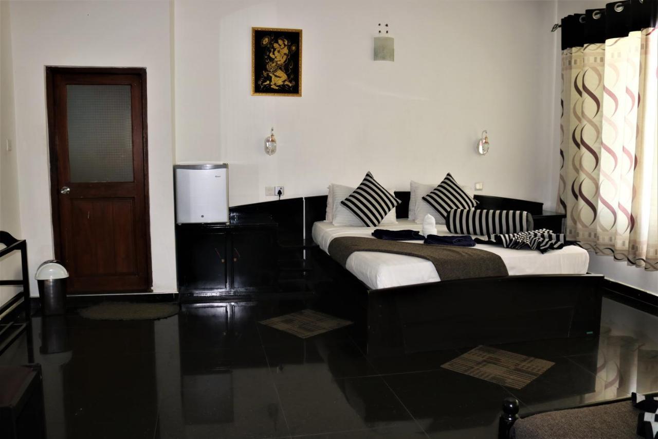 Hotel Ella'S Edge Bagian luar foto