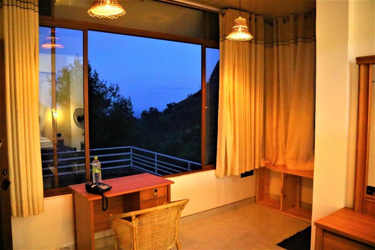 Hotel Ella'S Edge Bagian luar foto