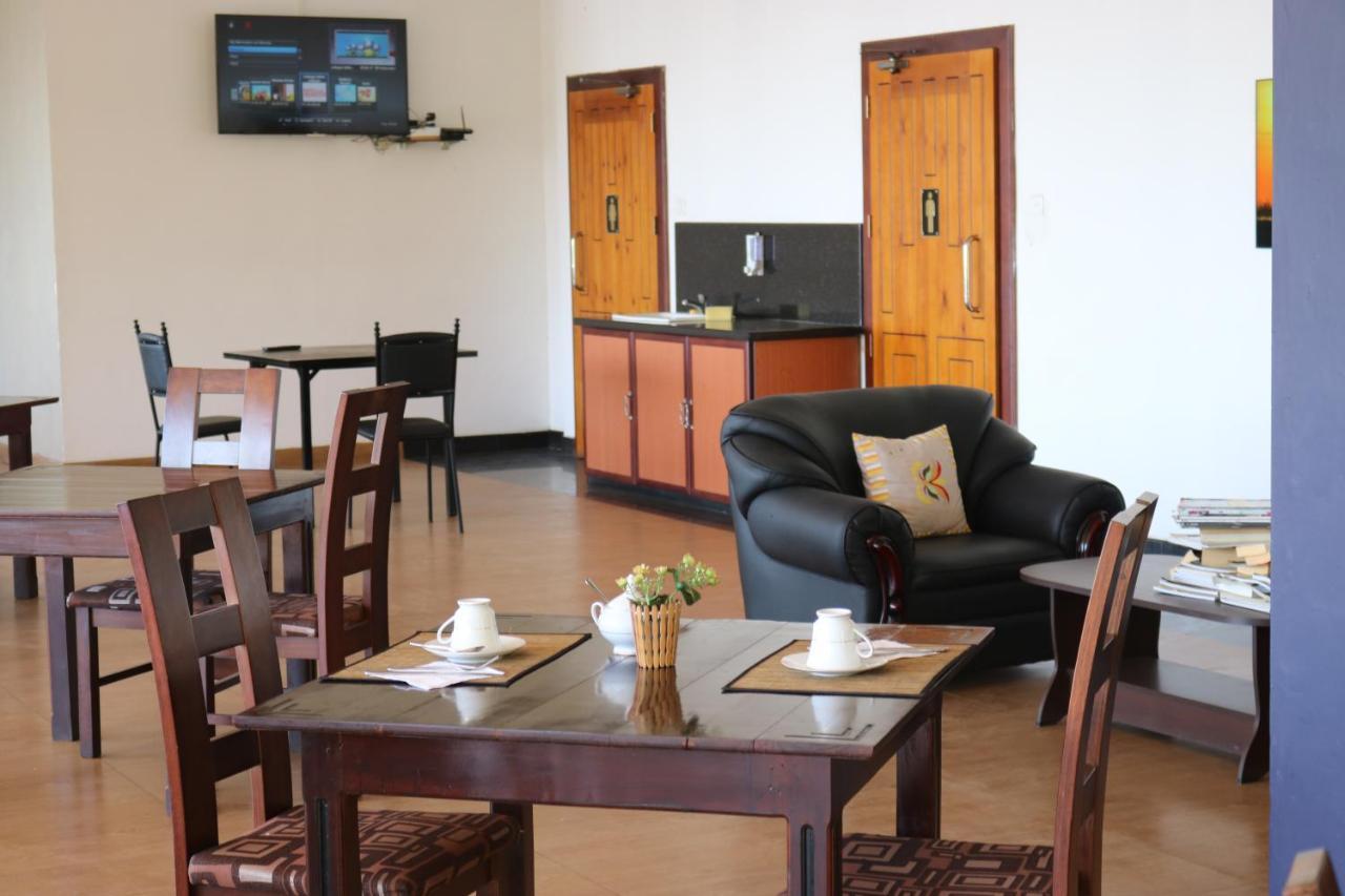 Hotel Ella'S Edge Bagian luar foto