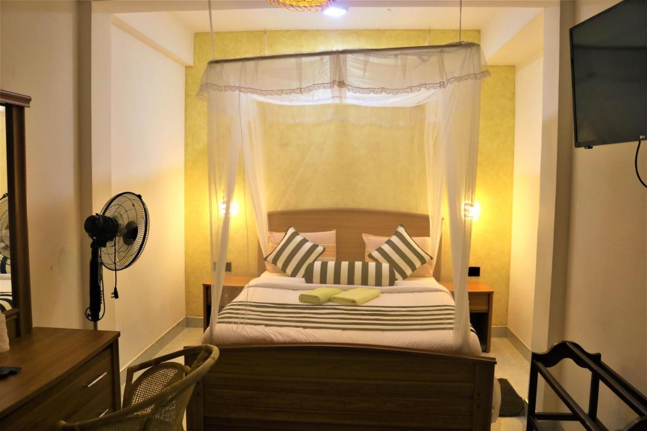 Hotel Ella'S Edge Bagian luar foto